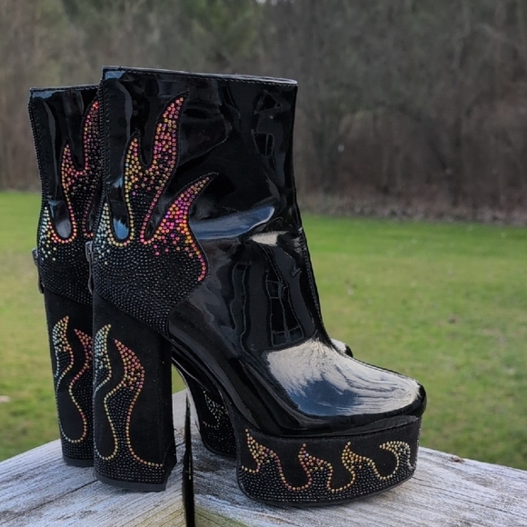 Azalea Wang Shoes - Y2K, Grunge, Azalea Wang Black and Multicolor Flame Platform Boots